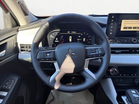 New 2026 Mitsubishi Outlander SE image 15