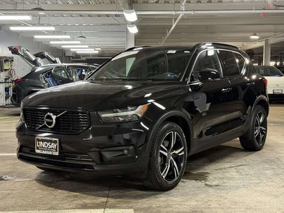 Used 2022 Volvo XC40 T5 R-Design w/ Climate Package