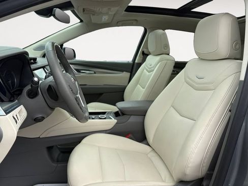 Certified 2024 Cadillac XT5 Premium Luxury w/ LPO, Floor Liner Package AWD/4WD image 9