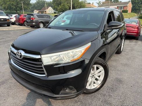 Used 2016 Toyota Highlander LE FWD image 1