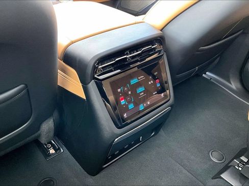 Certified 2025 Cadillac Escalade IQ Luxury 2 AWD/4WD image 10