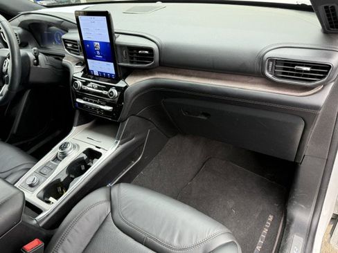 Used 2024 Ford Explorer Platinum w/ Technology Package image 18