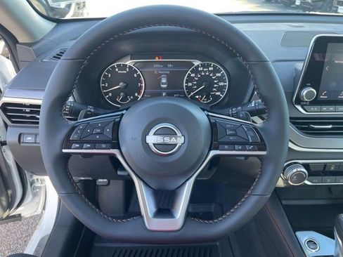 New 2025 Nissan Altima 2.5 SR image 18