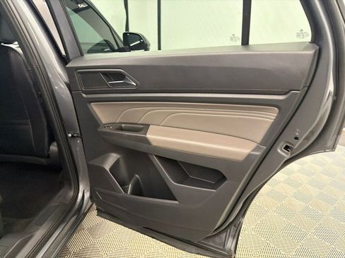 Used 2022 Volkswagen Atlas Cross Sport SE w/ Panoramic Sunroof Package image 17