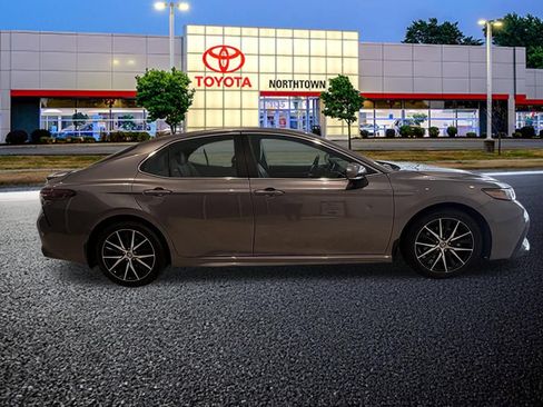 Used 2024 Toyota Camry SE w/ Cold Weather Package AWD/4WD image 4
