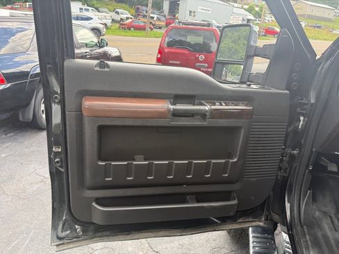 Used 2015 Ford F250 Platinum w/ FX4 Off-Road Package image 42