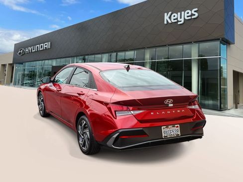 Certified 2025 Hyundai Elantra SEL FWD image 7