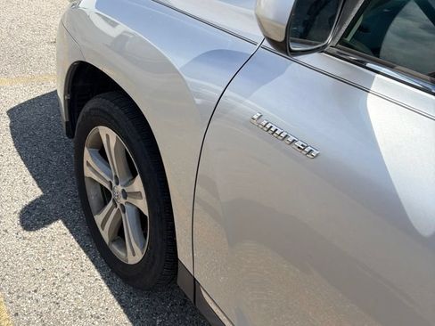 Used 2012 Toyota Highlander Limited w/ Tow Pkg AWD/4WD image 9