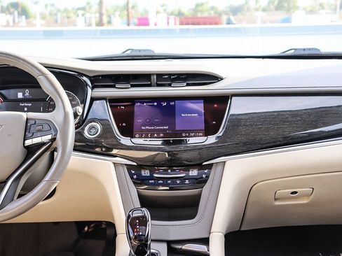 Used 2023 Cadillac XT6 Premium Luxury FWD image 16