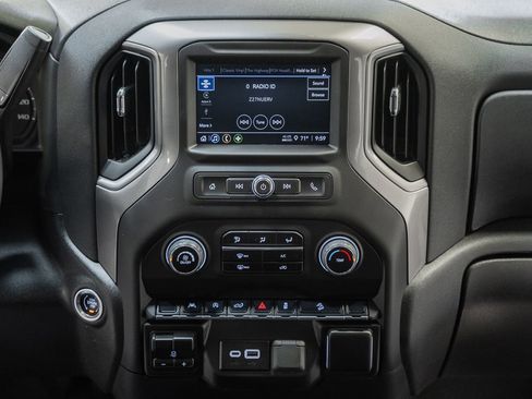 Used 2025 Chevrolet Silverado 1500 Custom Trail Boss w/ Dark Appearance Package image 28