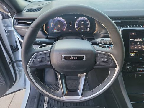 Used 2023 Jeep Grand Cherokee Altitude RWD image 27