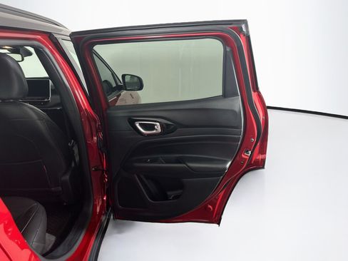 Used 2025 Jeep Compass Trailhawk AWD/4WD image 28