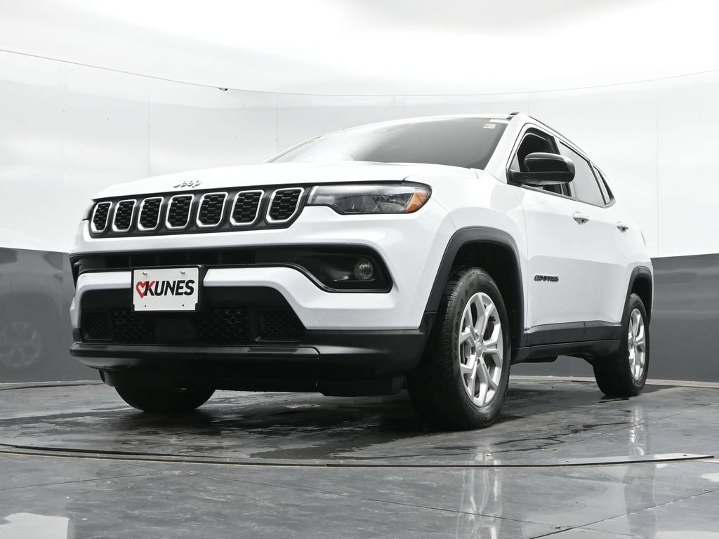 Used 2024 Jeep Compass Latitude AWD/4WD image 40