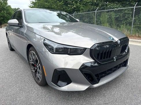 Used 2026 BMW i5 eDrive40 w/ M Sport Package AWD/4WD image 3