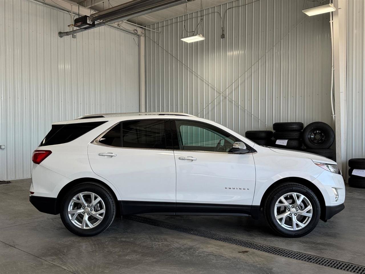 Used 2021 Chevrolet Equinox Premier AWD/4WD image 2