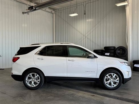 Used 2021 Chevrolet Equinox Premier AWD/4WD image 2