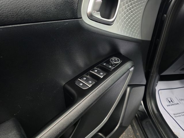 Used 2025 Kia Soul LX w/ LX Technology Package FWD image 24