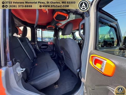 Used 2018 Jeep Wrangler Unlimited Sport S AWD/4WD image 13