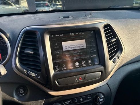 Used 2016 Jeep Cherokee Latitude w/ Comfort/Convenience Group AWD/4WD image 6