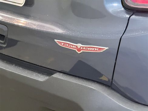 Used 2020 Jeep Renegade Trailhawk image 6
