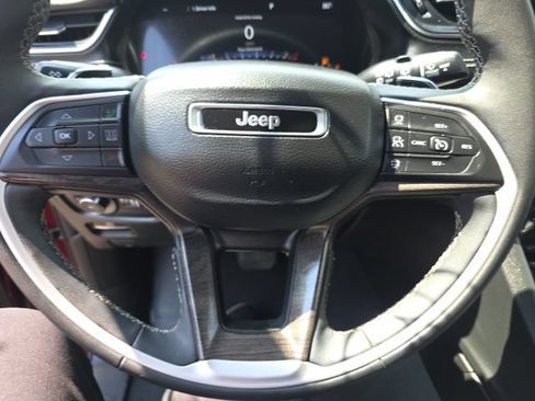 Used 2023 Jeep Grand Cherokee Limited w/ Black Appearance Package AWD/4WD image 18