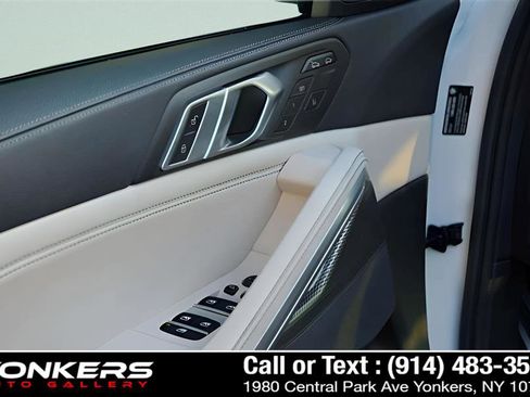 Used 2022 BMW X6 xDrive40i w/ Executive Package image 32