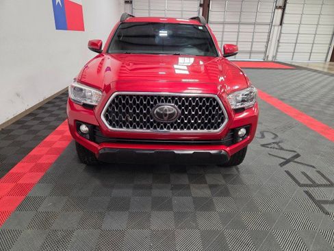 Used 2018 Toyota Tacoma TRD Off-Road w/ Technology Package image 4