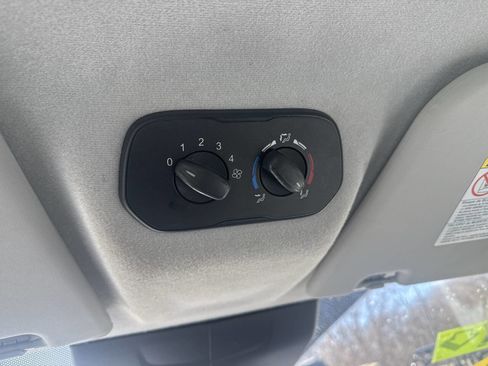 Used 2015 Ford Transit 350 XLT image 39