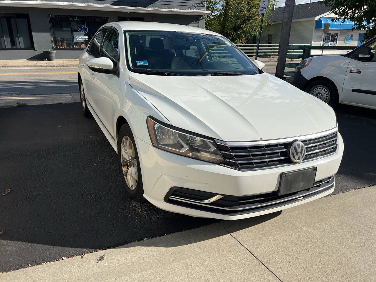 Used 2017 Volkswagen Passat 1.8T S FWD image 3