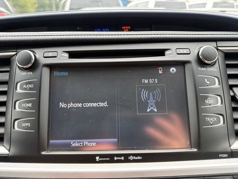Used 2016 Toyota Highlander Plus AWD/4WD image 16