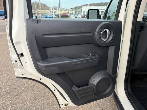 Used 2008 Dodge Nitro SXT image 15