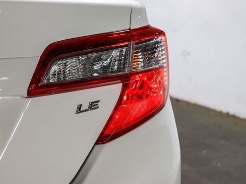 Used 2014 Toyota Camry LE FWD image 12