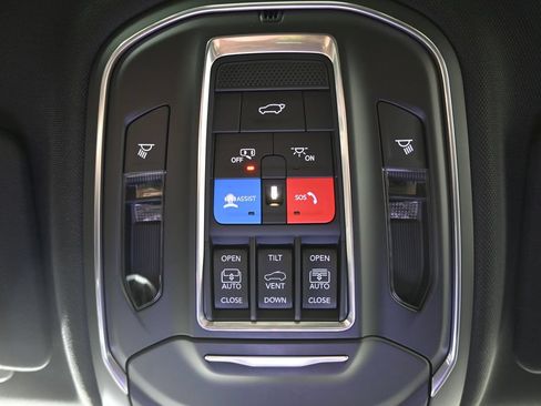 Used 2025 Jeep Grand Cherokee Limited w/ Trailer Tow Package AWD/4WD image 32