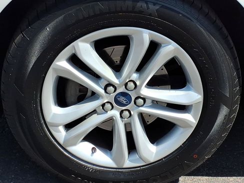 Used 2019 Ford Edge SEL w/ Equipment Group 201A FWD image 9