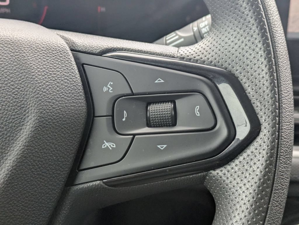 Used 2025 Chevrolet TrailBlazer LT AWD/4WD image 15