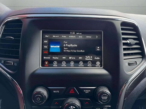 Used 2018 Jeep Grand Cherokee Laredo image 20