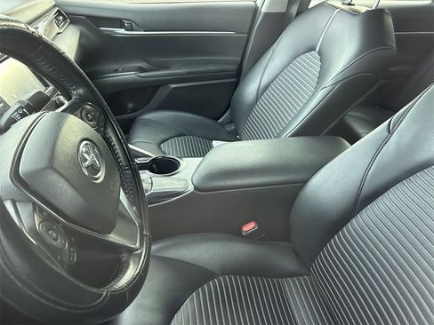 Used 2020 Toyota Camry SE image 7
