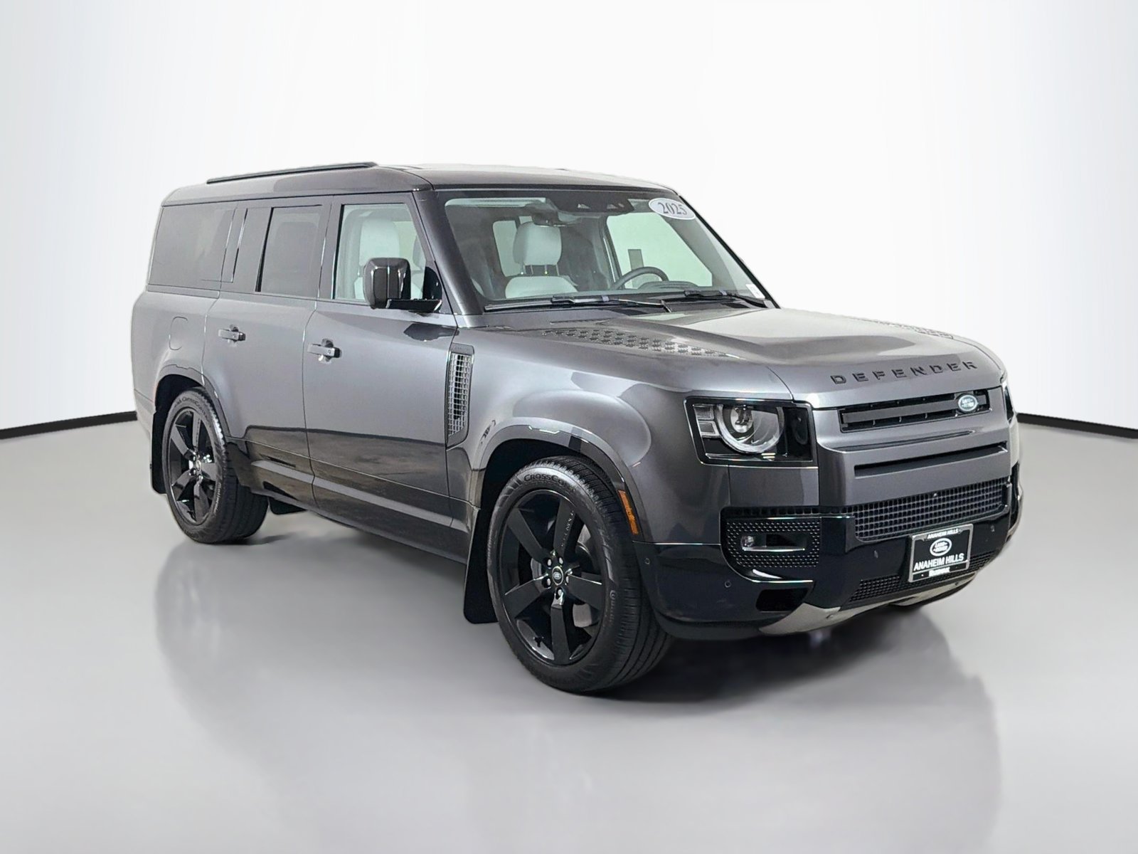Certified 2025 Land Rover Defender 130 X-Dynamic SE AWD/4WD image 7