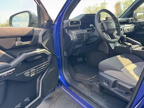 Used 2025 Toyota Tacoma TRD Off-Road AWD/4WD image 13