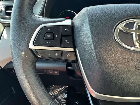 Used 2025 Toyota Sienna XLE image 15
