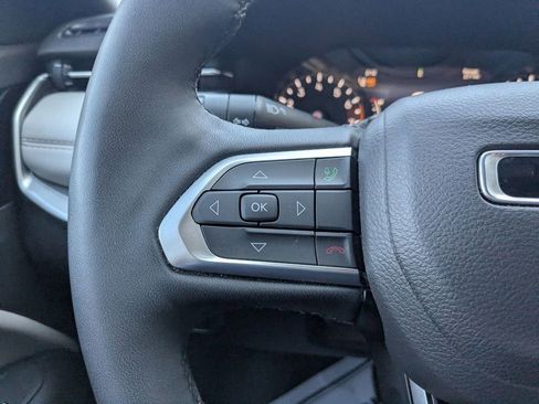 Used 2025 Jeep Compass Limited image 15