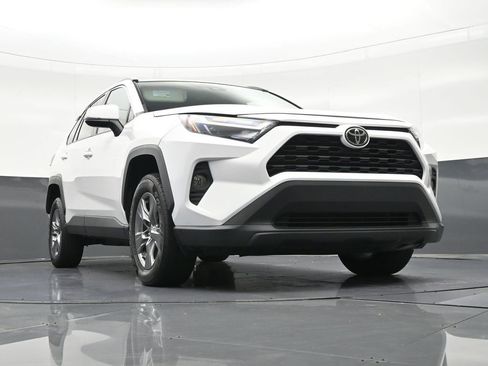Used 2022 Toyota RAV4 XLE w/ Convenience Package FWD image 29