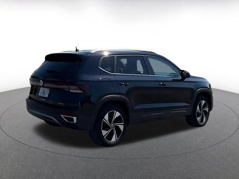 Used 2025 Volkswagen Taos SE AWD/4WD image 10