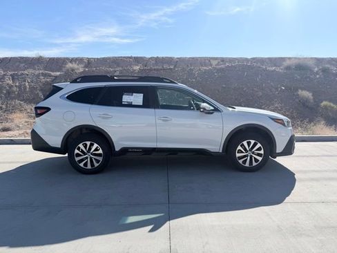 Used 2022 Subaru Outback Premium image 4