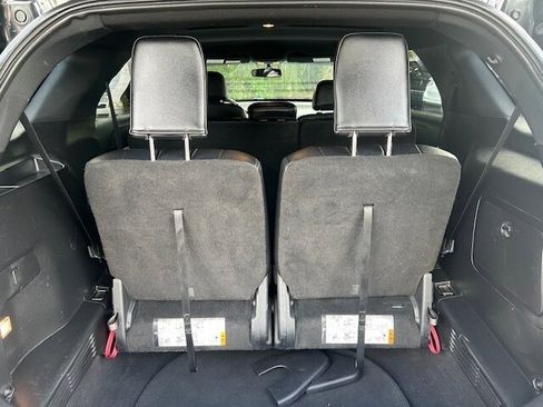 Used 2016 Ford Explorer XLT w/ Equipment Group 202A AWD/4WD image 32