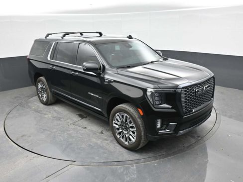 Used 2023 GMC Yukon XL Denali Ultimate AWD/4WD image 42