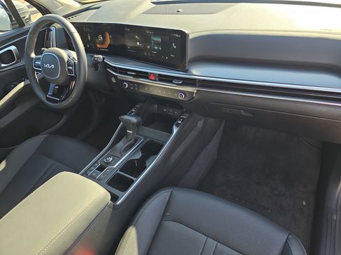 Certified 2025 Kia Sorento S image 13