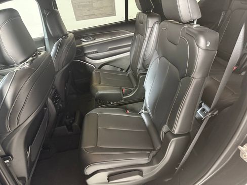 New 2025 Jeep Grand Cherokee L Limited w/ Luxury Tech Group II AWD/4WD image 14