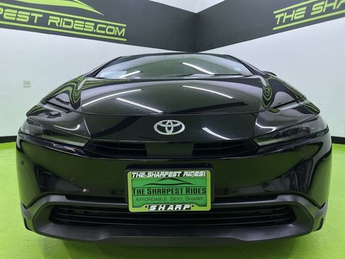 Used 2025 Toyota Prius LE AWD/4WD image 3