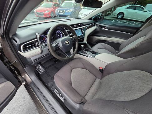 Used 2018 Toyota Camry LE FWD image 11
